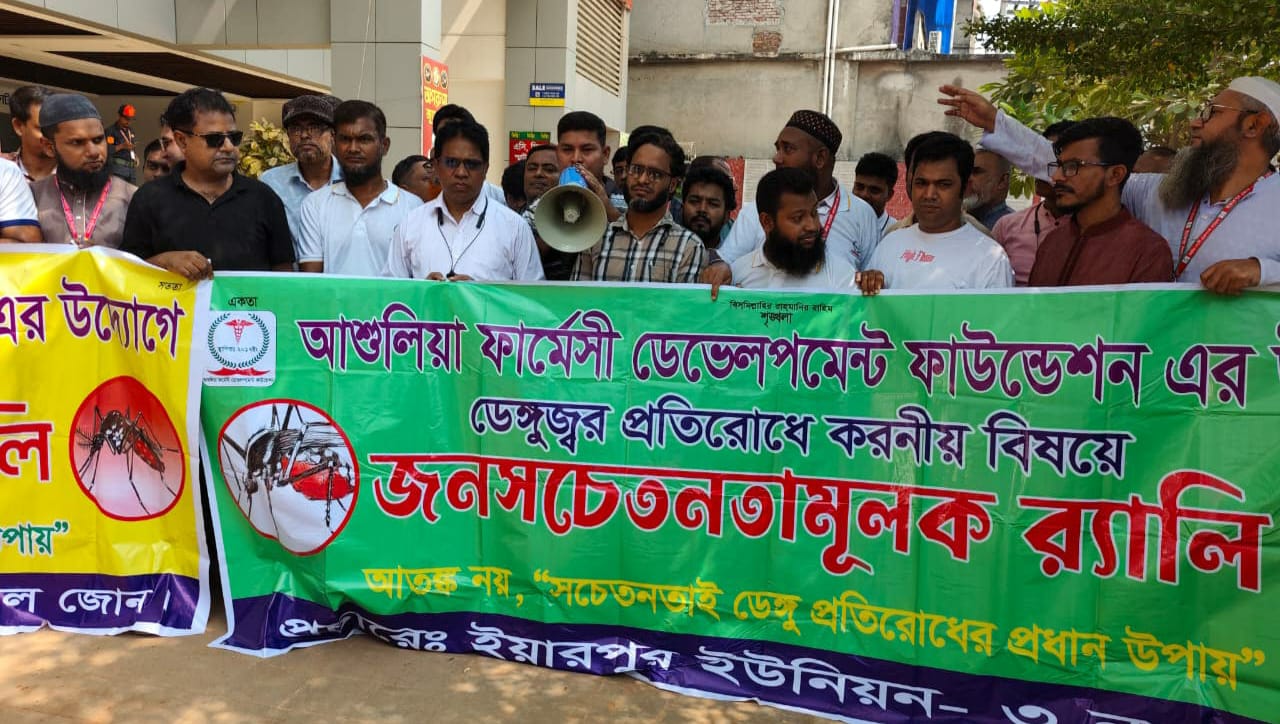 আশুলিয়ায় যৌথ বাহিনীর অভিযানে বিপুল পরিমাণ অস্ত্রসহ কুখ্যাত সন্ত্রাসী ৩ জনকে আটক